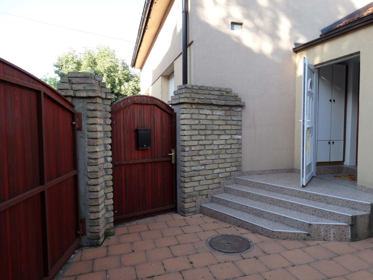 Marijana - Center Apartamento Novi Sad Exterior foto