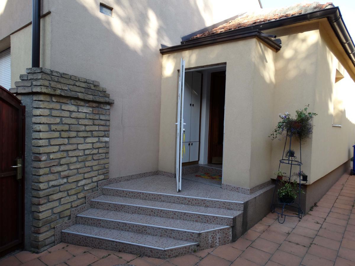 Marijana - Center Apartamento Novi Sad Exterior foto